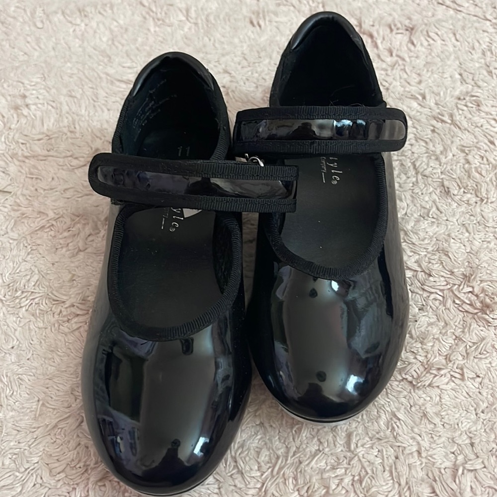 Girl Velcro tap shoes